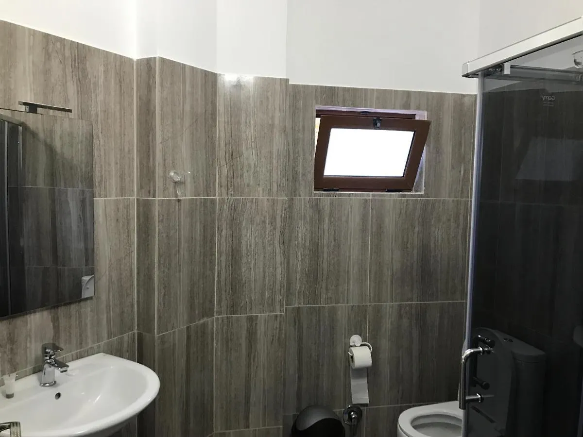 Razem Lendina E Qete Hotel Albania