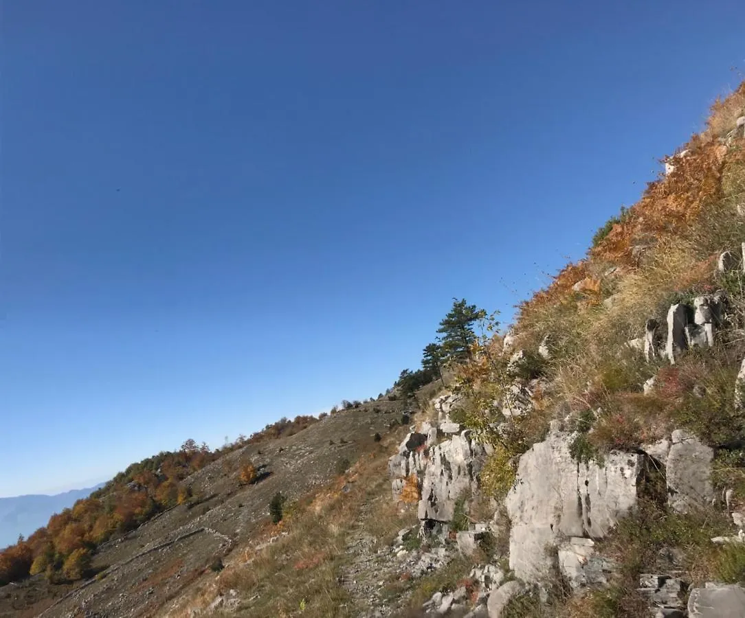 Razem Lendina E Qete Hotel Albania