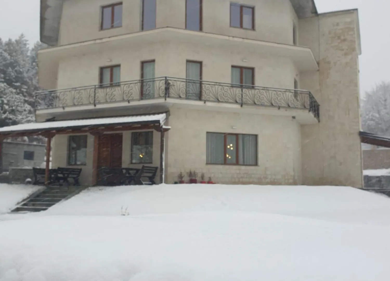 Razem Lendina E Qete Hotel