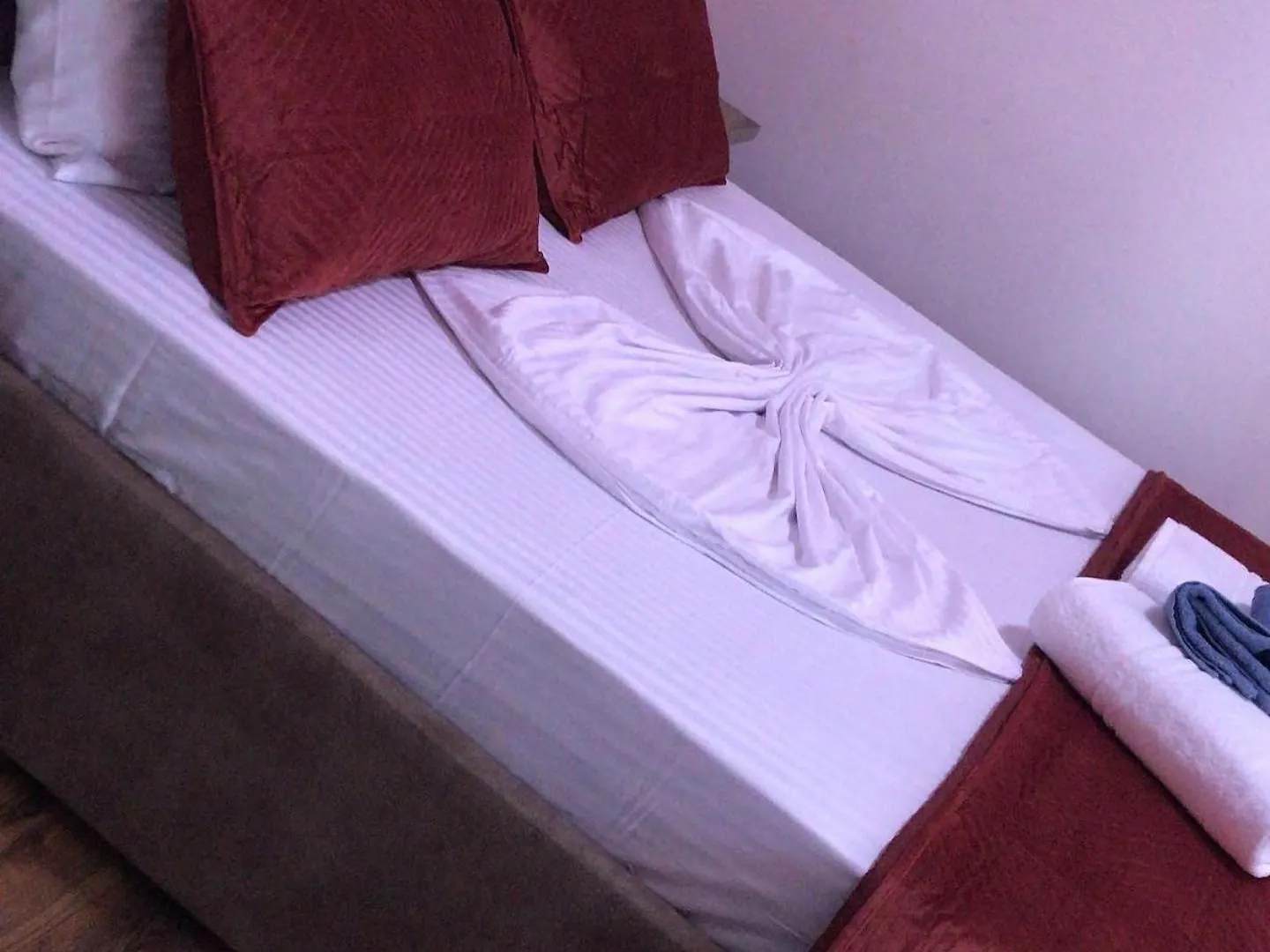 Razem Lendina E Qete Hotel