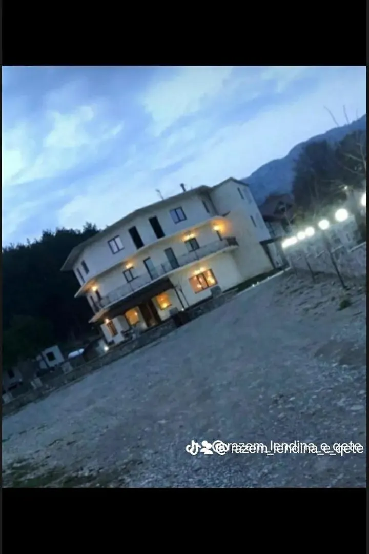 Razem Lendina E Qete Hotel Albania