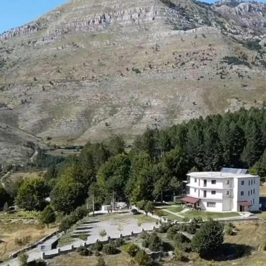 Razem Lendina E Qete Hotel Albanië